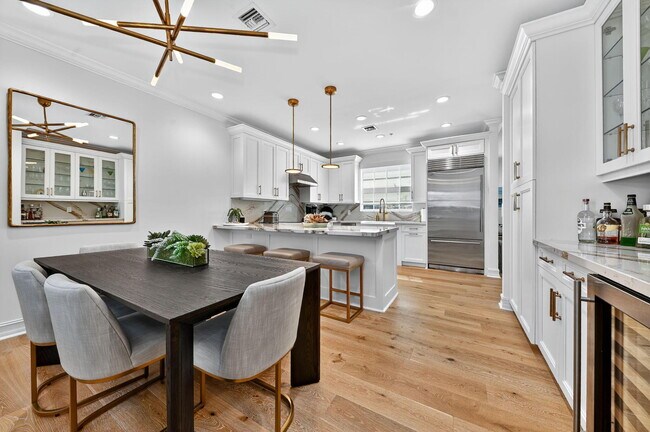 Building Photo - 121 Lily Ln