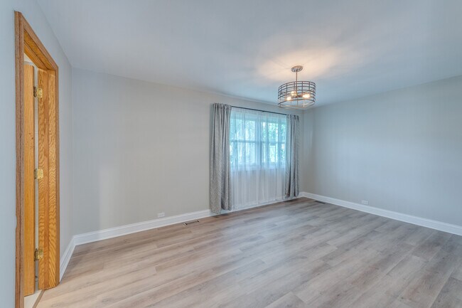 Building Photo - 912 Bedford Ct