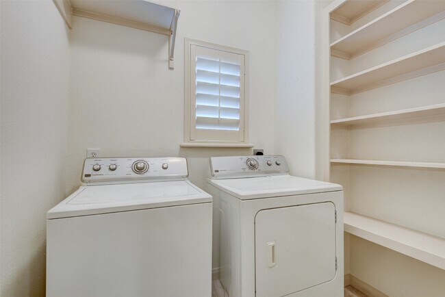 Building Photo - 2210 Mason St