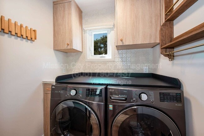 Building Photo - 337 E Calle Laureles