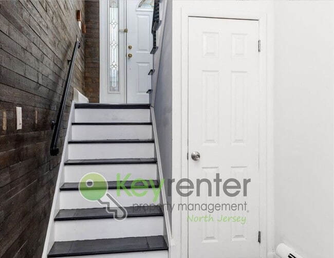 Building Photo - Modern 3-Level Townhome with River Views in Wallington