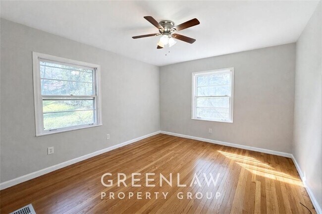 Building Photo - 1944 Lyle Ave