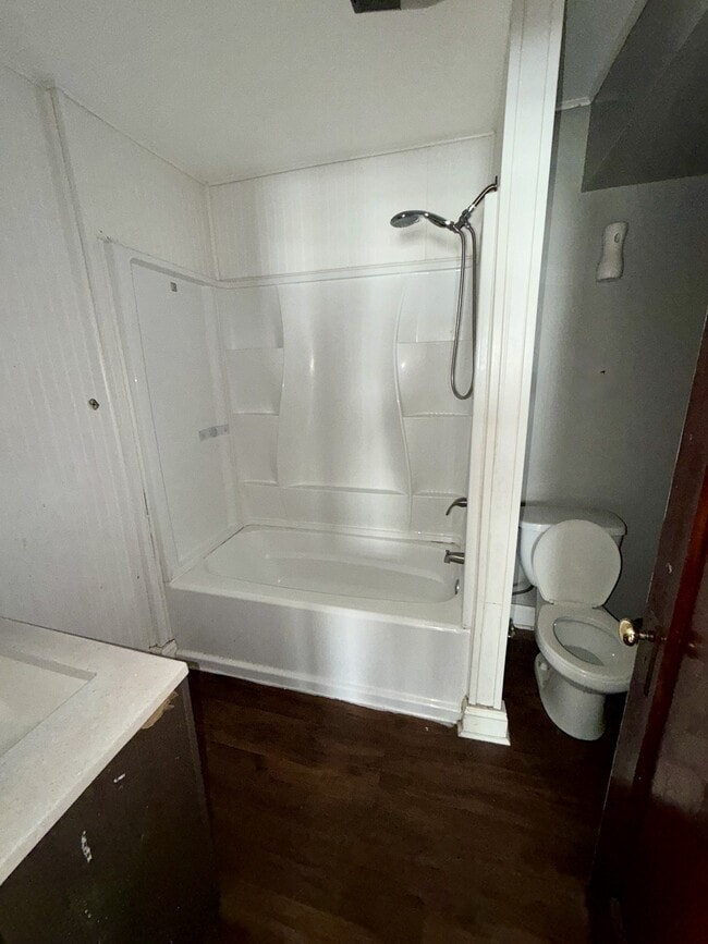 Building Photo - 175 Selye Terrace