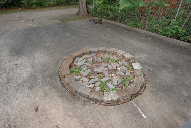 Building Photo - 715 Grand Ave