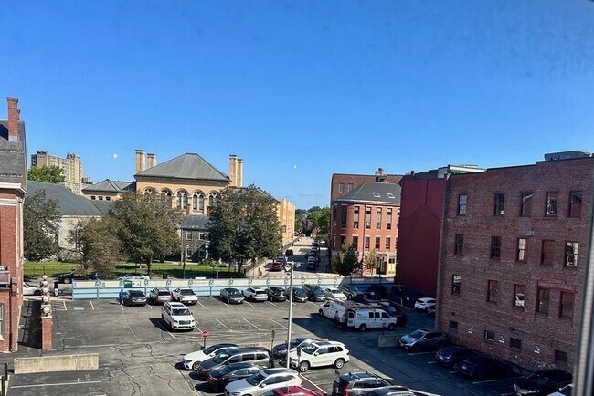 Building Photo - 172 Middle St