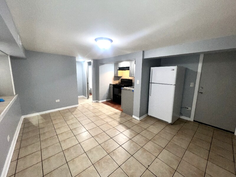 Building Photo - 2701 E 75th Pl