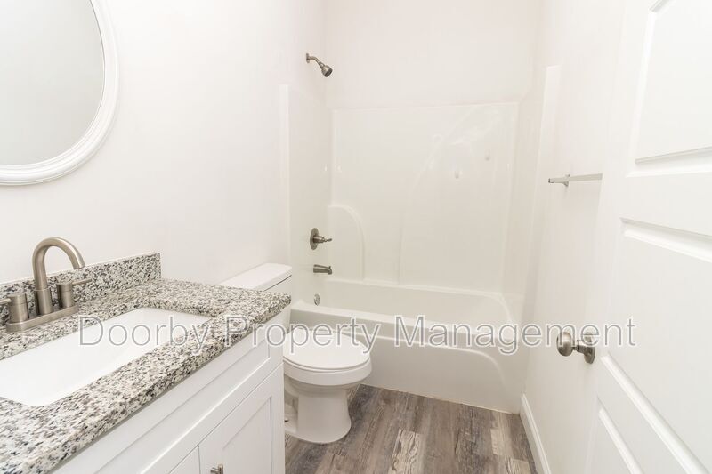 Building Photo - 1213 N Chamberlain Ave