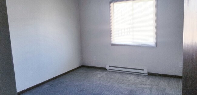 Bed 3 - 301 Linde St