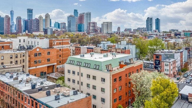 Building Photo - 476 Monmouth St