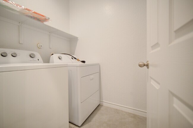 Building Photo - 8842 White Crown