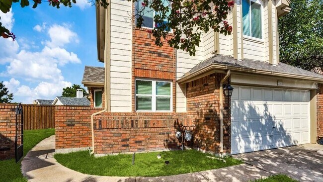 Building Photo - 2401 Brooke Ct