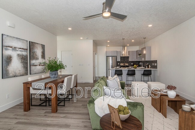 Building Photo - 486 E Violets Cv Ln