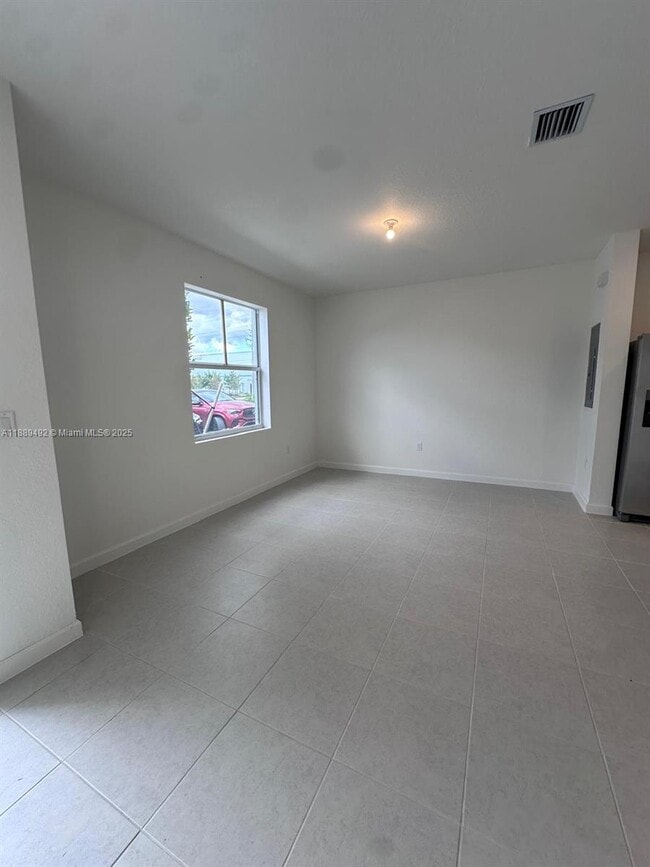 Building Photo - 1183 1st Ter
