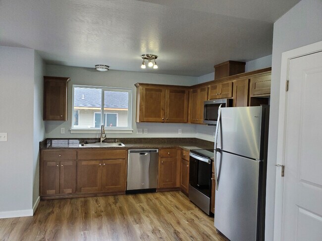 Building Photo - 220 Cheryl Ln