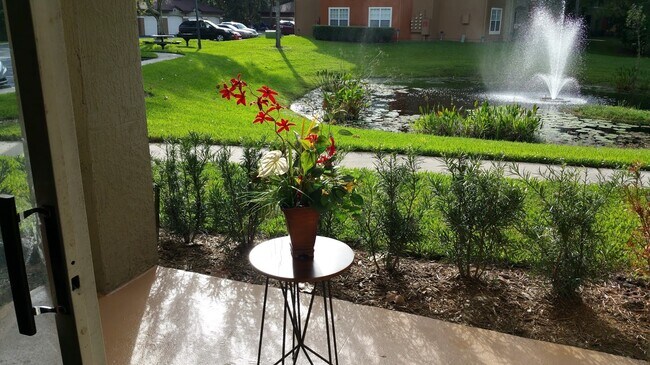 Building Photo - Stunning First Floor 2/2 Lake View  Condo ...