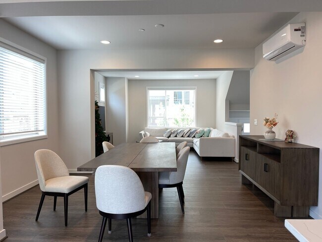 Building Photo - CLICK "REQUEST A TOUR" NOW!