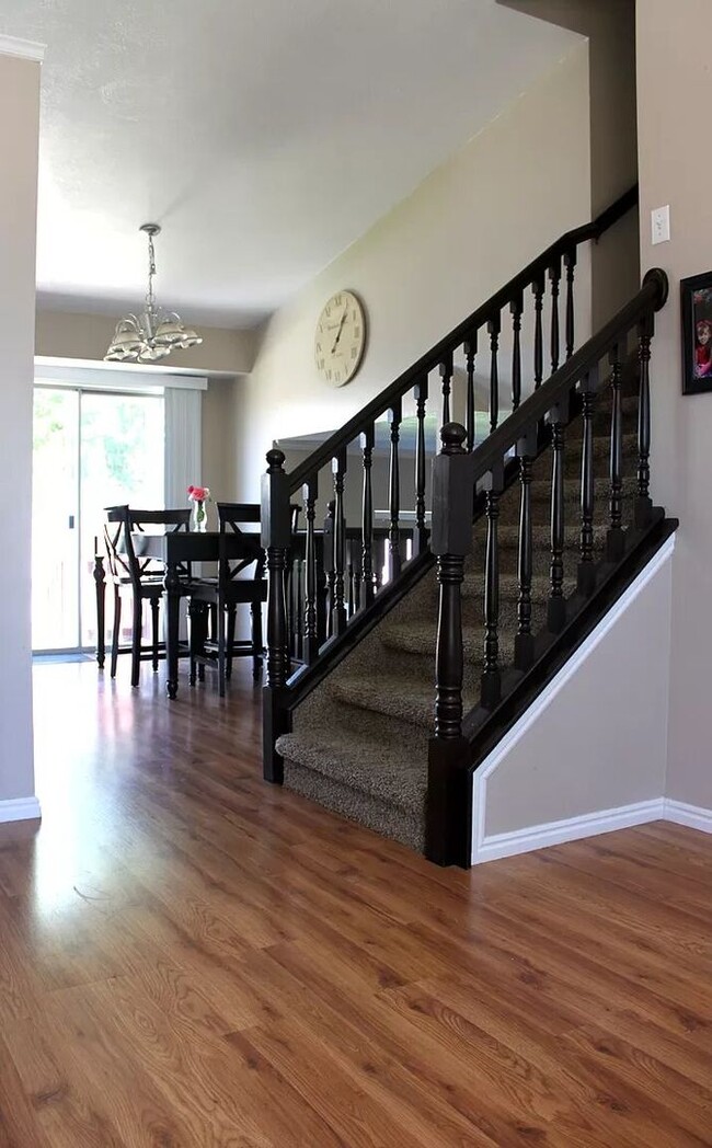 Building Photo - Must See!! 4 bedrooms 2 baths house in Lay...