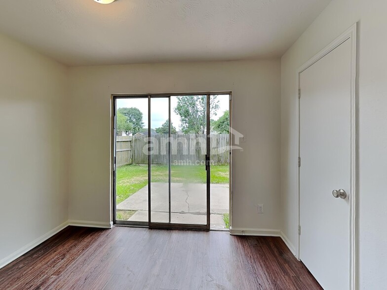 Building Photo - 9220 Mahan Dr