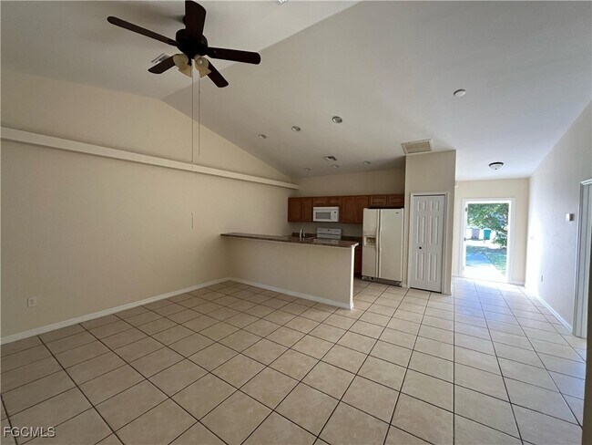 Building Photo - 601 SE 5th St