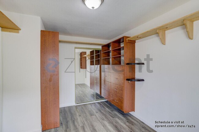 Building Photo - 1347 Sanford Ave