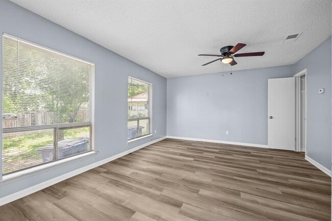 Building Photo - 202 Northcrest Cir