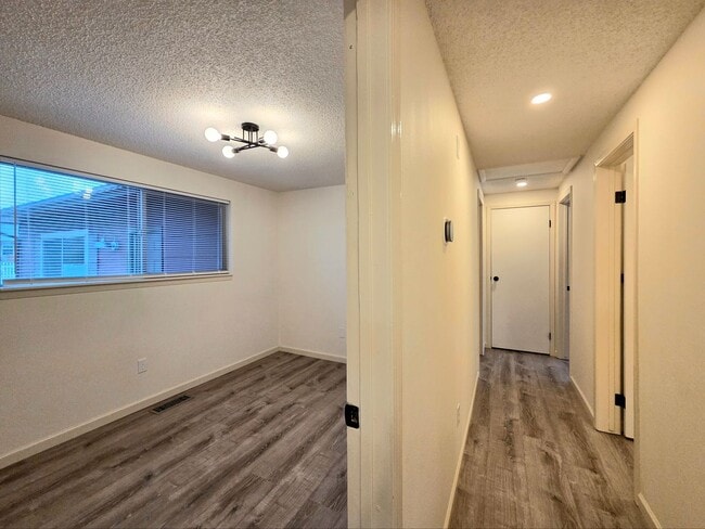 Building Photo - 1312 Springwater Ave