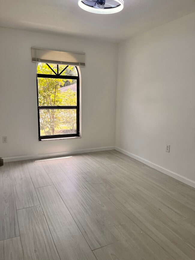 Building Photo - 2420 Briar Oak Cir