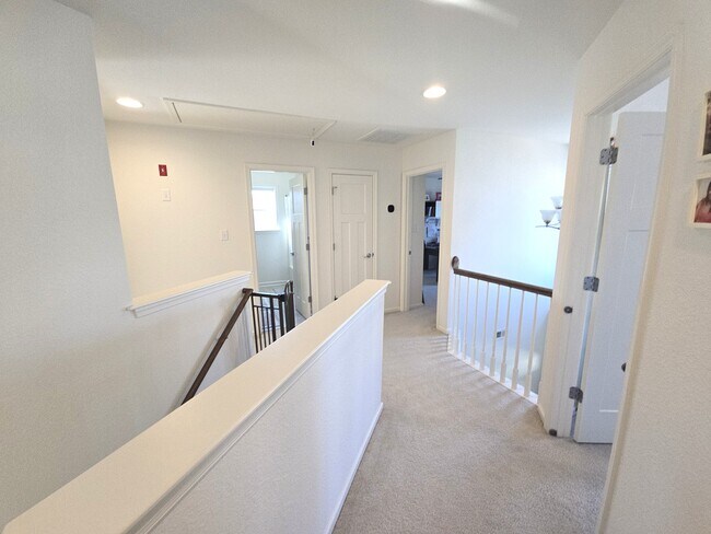 Building Photo - 1129 Flower St