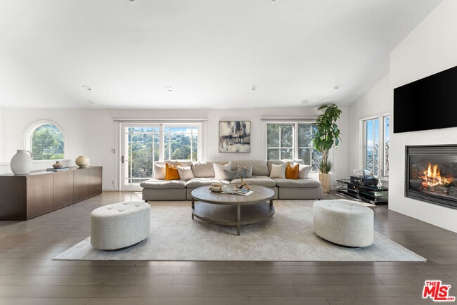 Building Photo - 3782 Berry Dr