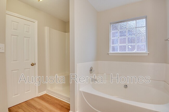 Building Photo - 7640 Pleasantville Way