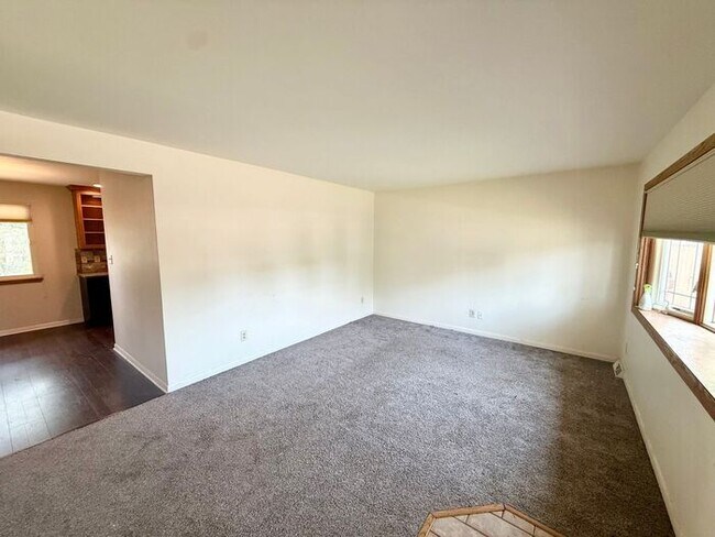 Building Photo - Conveniently Located 2 Bed, 2 Bath + 2 Bonus Rooms in Greeley