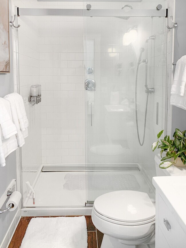 Building Photo - 3355 Saratoga Rd