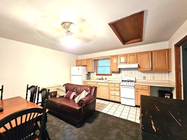 Building Photo - 7535 Carmen Ct