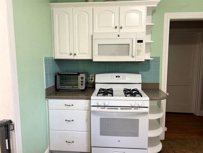 Building Photo - 4915 Houston Dr