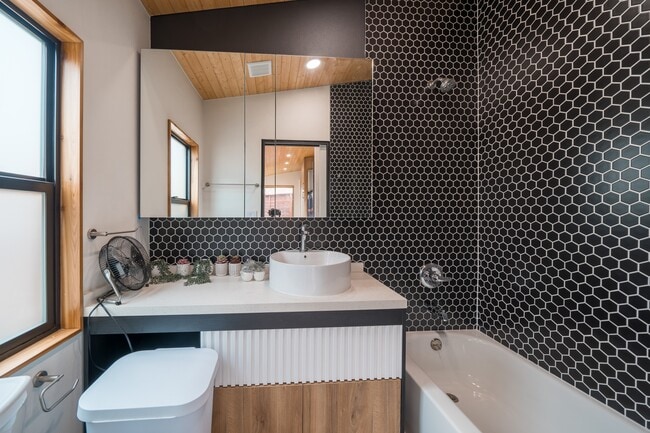 Building Photo - 3330 Nile St