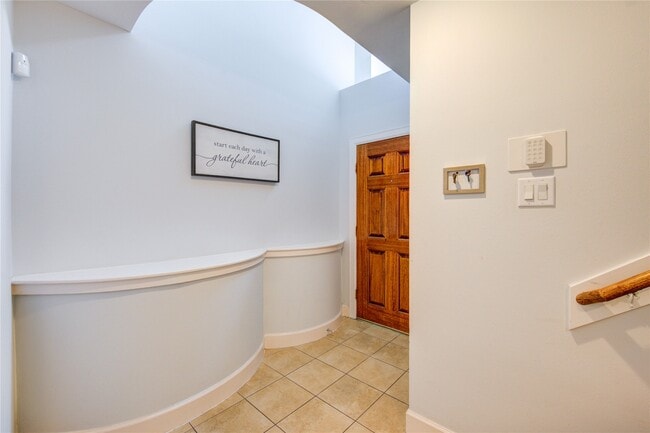 Building Photo - 650 Westcross St