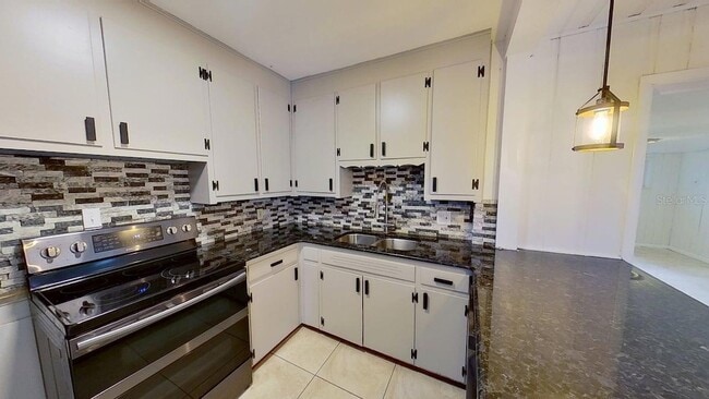 Building Photo - 6374 Hampton Dr N