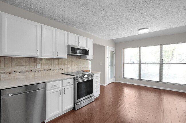 Building Photo - 7961 Pinehill Rd