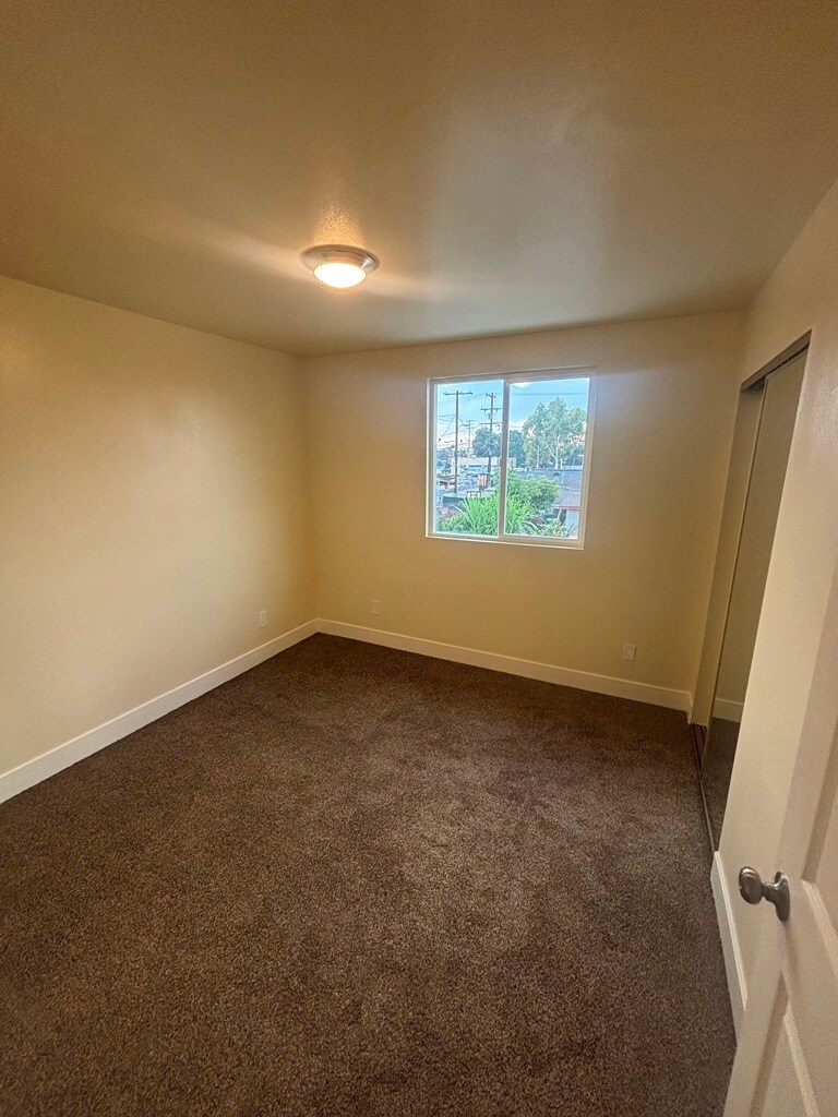 Building Photo - 232 W 91st St