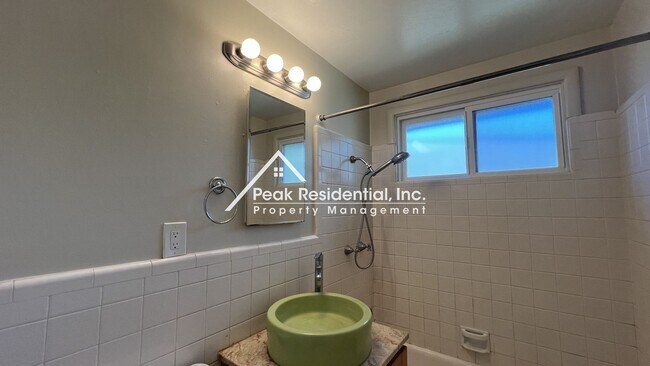 Building Photo - Charming Arden Area 2bd/1ba Duplex!