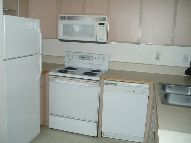 Kitchen - Eagle Ridge Plaza