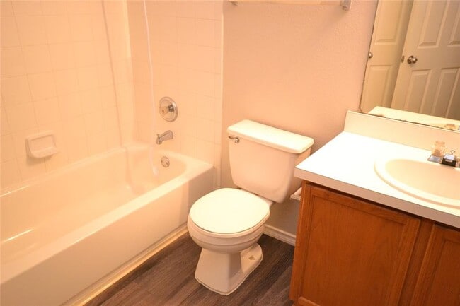 Building Photo - 2106 Kane Cove