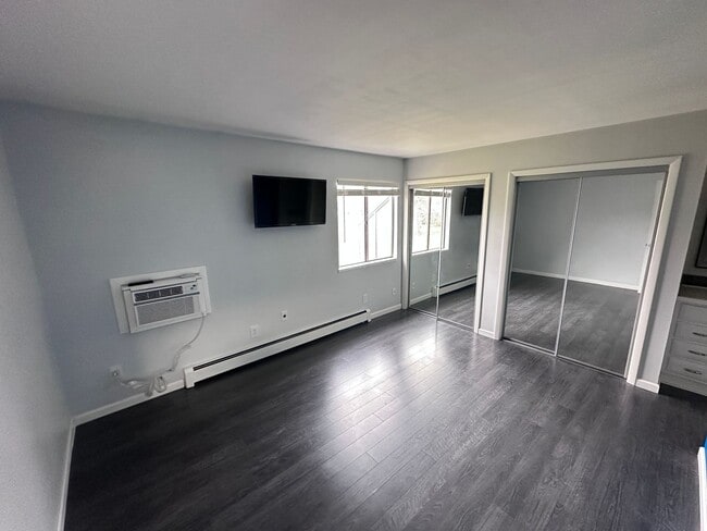 Building Photo - Fully Updated Townhouse in Mid-Town Ft Collins - Available Now!