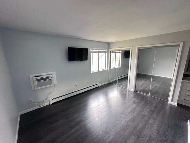 Building Photo - Fully Updated Townhouse in Mid-Town Ft Collins