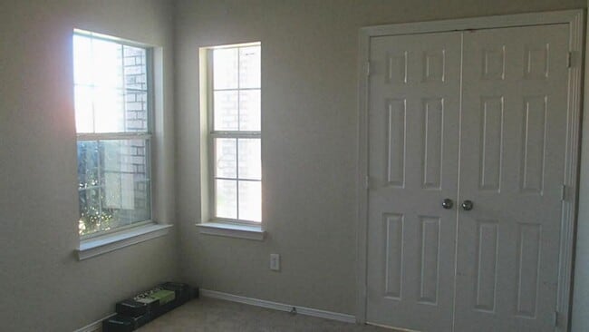 Building Photo - 7905 Diamond Oak Dr