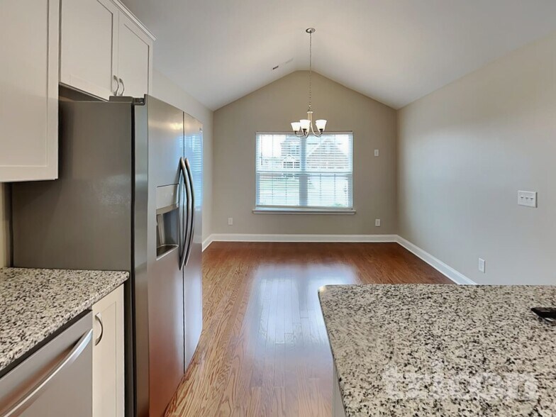 Building Photo - 1021 Laurelwood Dr