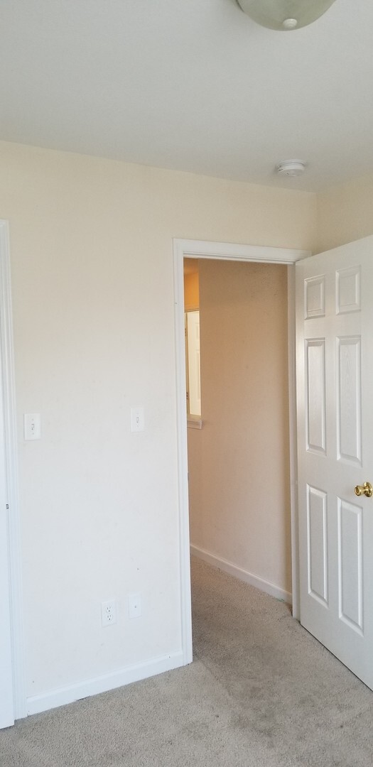 Building Photo - 3 Bedroom 2.5 Bath single family in Chesap...