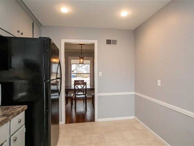 Building Photo - Brookside Bungalow!