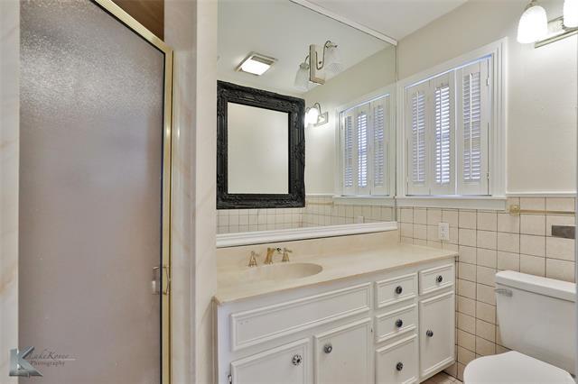 Building Photo - 4042 Benbrook St