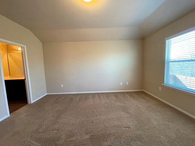 Building Photo - 3400 Ortman Dr
